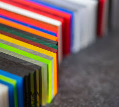 Acrylic vs. ACP: Which Material Delivers Better ROI for Storefront Signage?